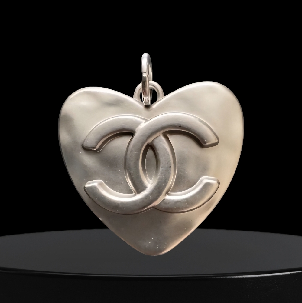 Chanel Silver Heart Zipper Pull